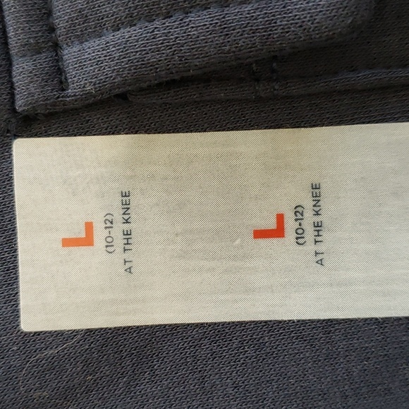 OLD NAVY Fleece Cargo Jogger Shorts (At Knee) - Large (10-12) - Picture 12 of 12